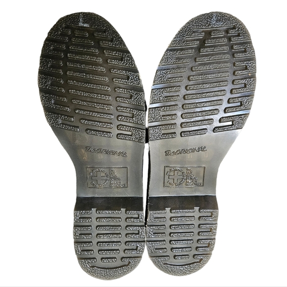 NWOT Dr. Martens 1460 Metallic Emboss 8 Eye Lace-Up Boots Faux Vegan Lea… - Picture 7 of 9